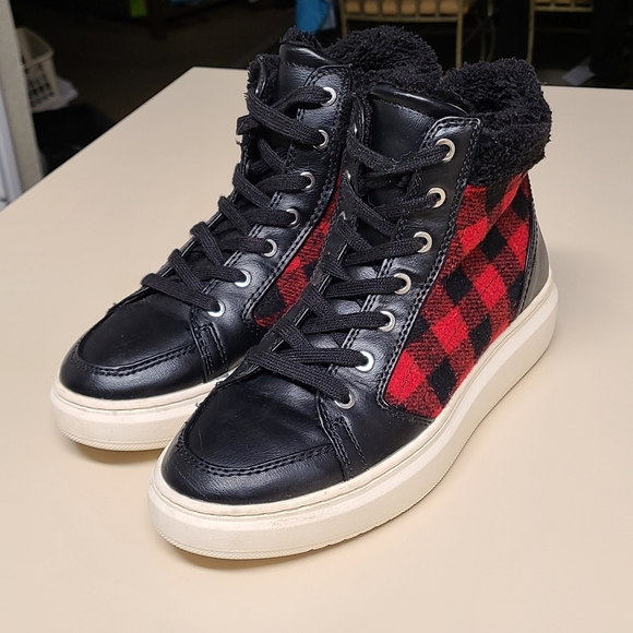 Marc Fisher Fellow Plaid Faux Fur sneaker boots size 7 - Picture 2 of 8